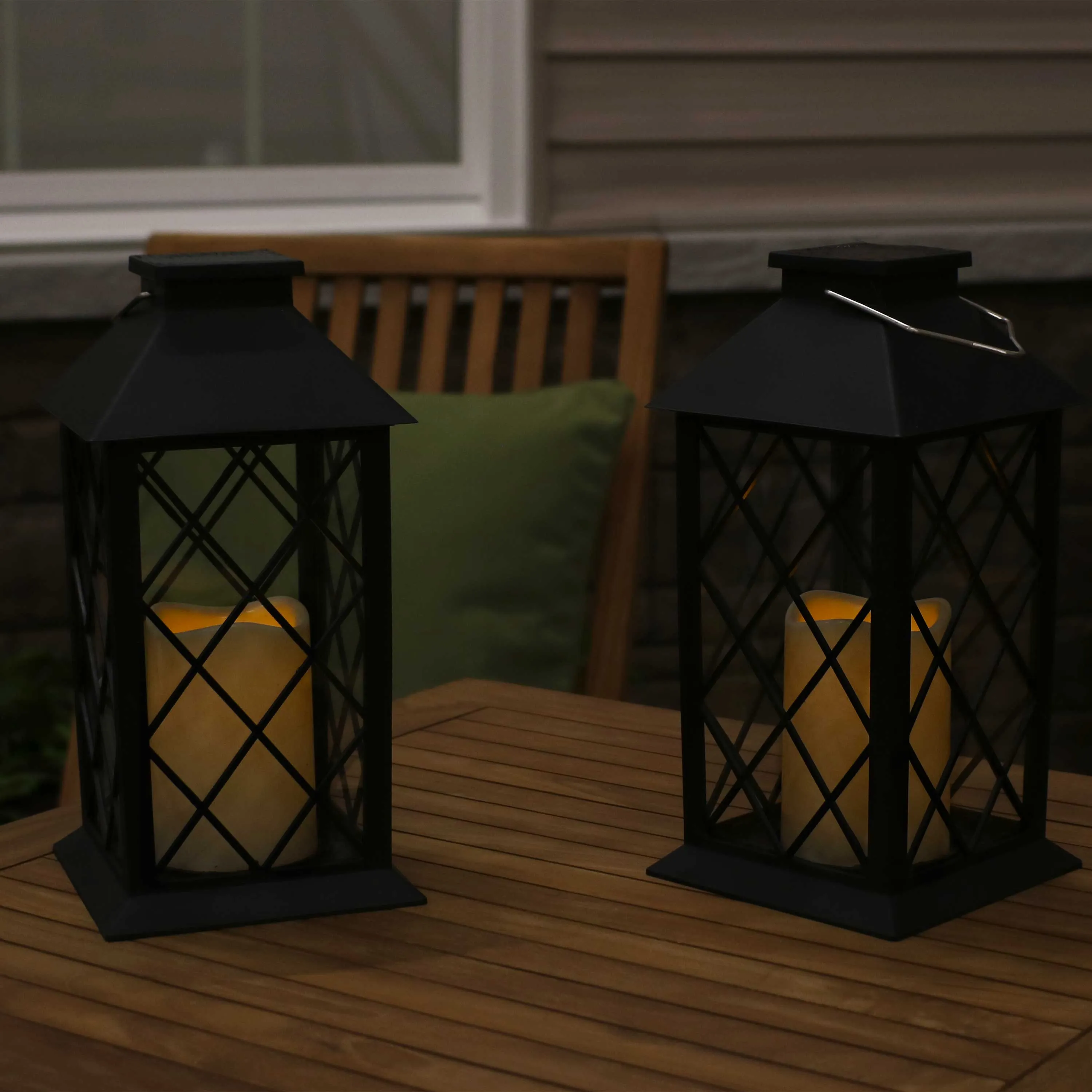 Sunnydaze Concord Outdoor Decorative Solar LED Candle Lantern