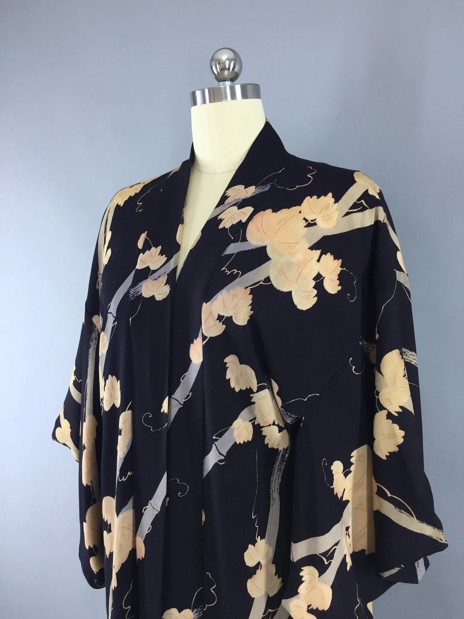 Vintage 1940s Haori Silk Kimono Jacket Cardigan with Navy Blue Leaves Print